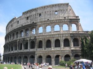 [300px-Colosseum-2003-07-09.jpg]