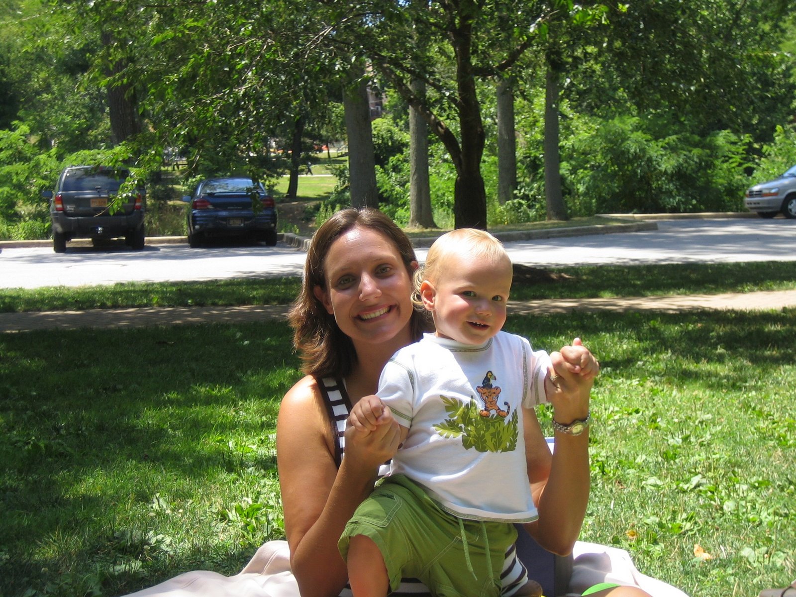 [14+months+Mommy+and+Bryson+picnic+2.JPG]