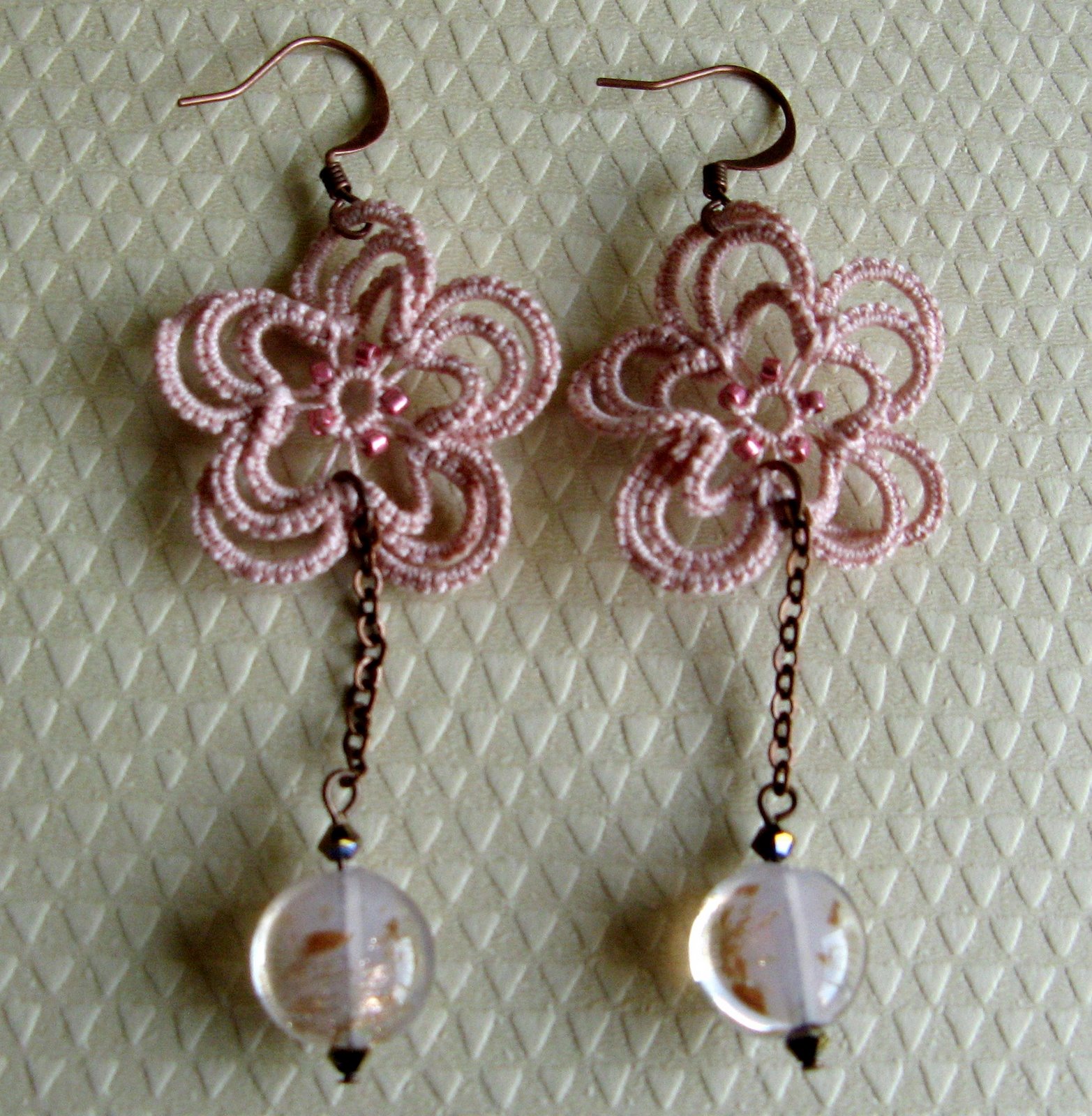 [pink+tatted+flower+with+pink+glass+bead+earrings1.jpg]