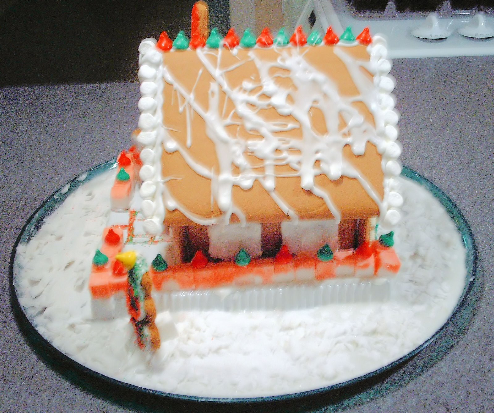 [gingerbread+house+side+20061217.jpg]