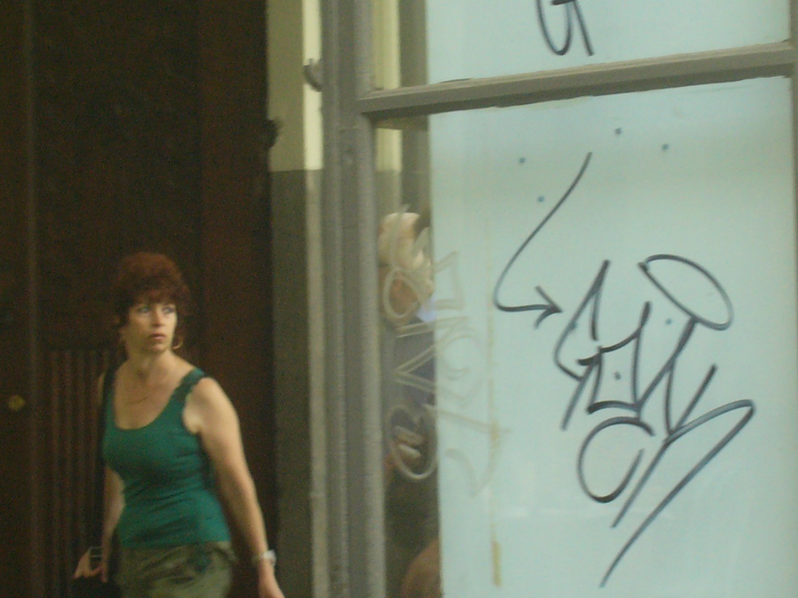 [woman+and+graffiti.JPG]