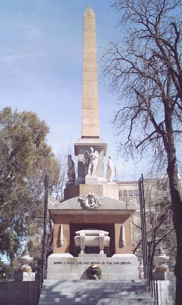 [358px-Obelisco_Dos_de_mayo_(Madrid)_01.jpg]
