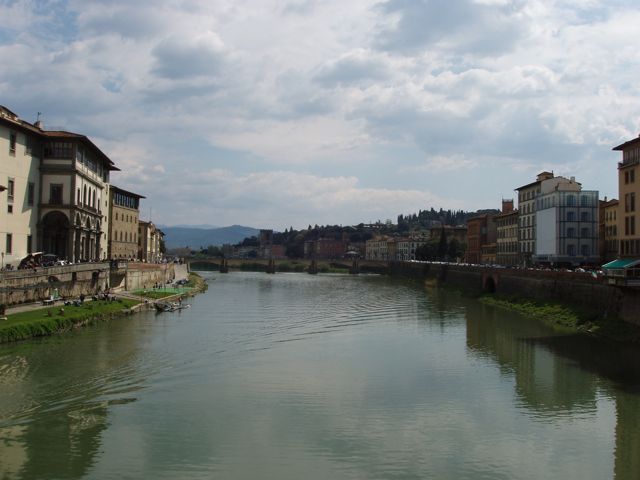 [Fiume+Arno,+Florence.jpg]