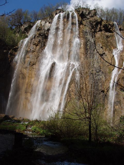 [The+Big+Waterfall,+Plitvice+Lakes,+Croatia-2.jpg]