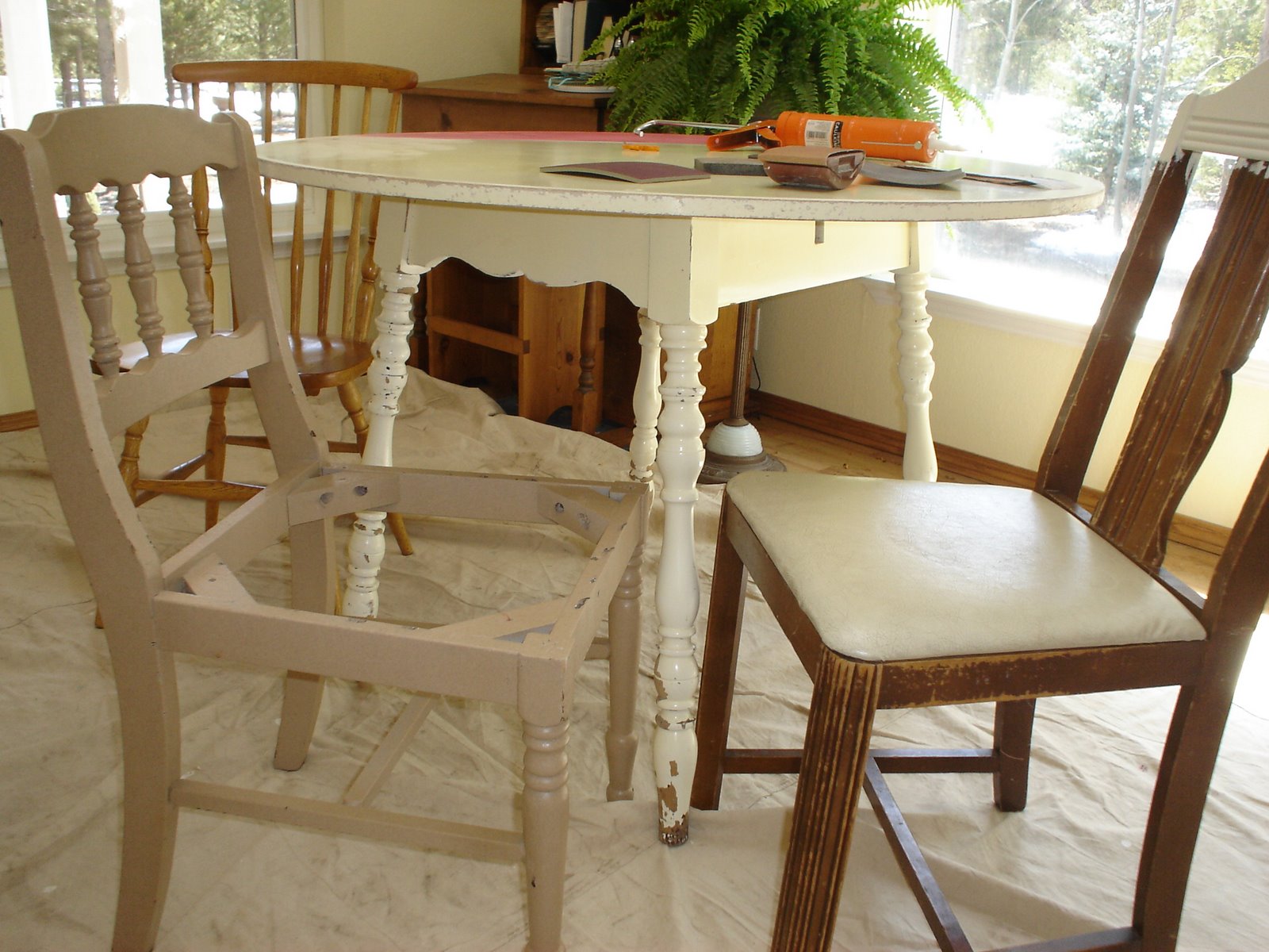 [KITCHEN+TABLE+AND+CHAIRS.jpg]