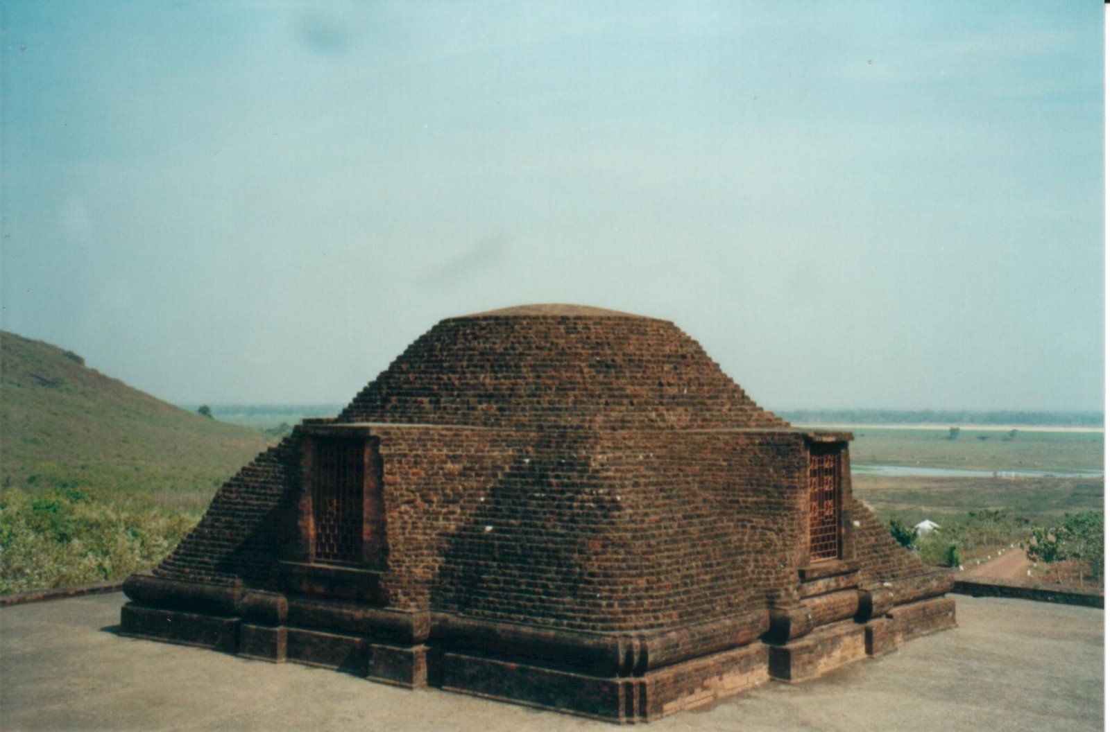 [Orissa+Udaygiri+Stupa.JPG]