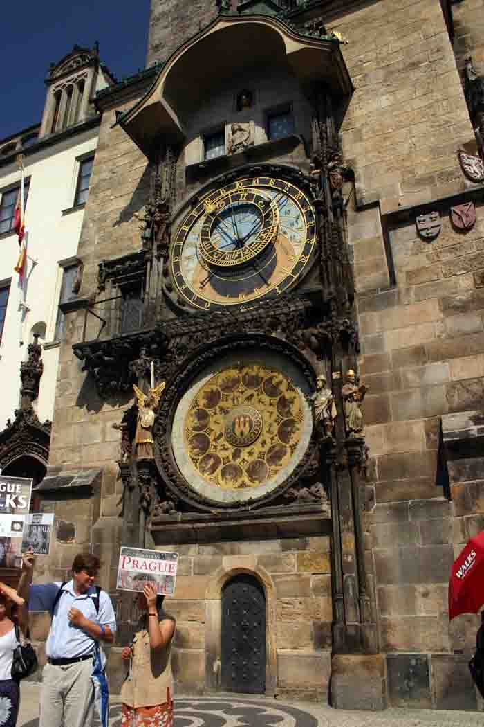 [04+The+Astronomical+Clock+Starometska+Namesti+Prague.JPG]