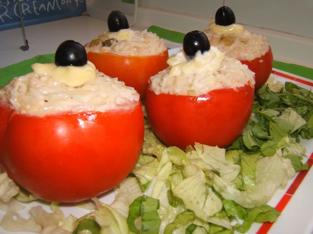 Tomates farcies au riz et thon