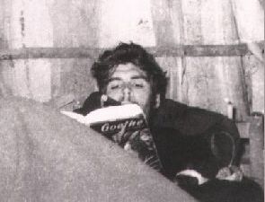[Che+Guevara+leyendo+a+Goethe.jpeg]