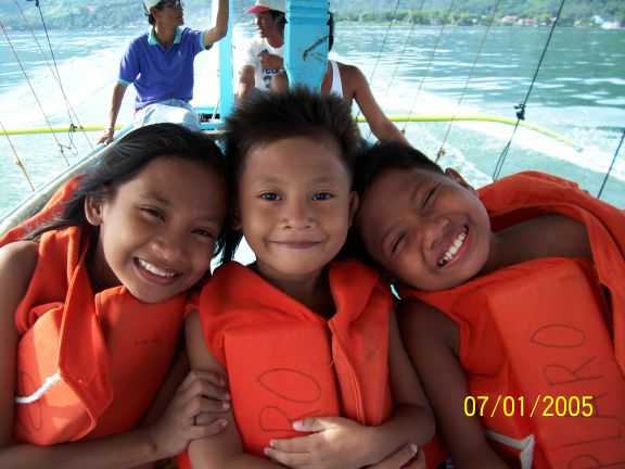 [kids+on+boat.jpg]