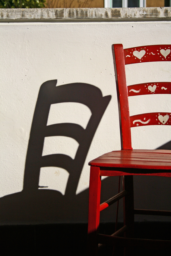 [red+chair+r.jpg]