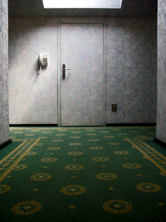 [hotel+corridor+rid.jpg]