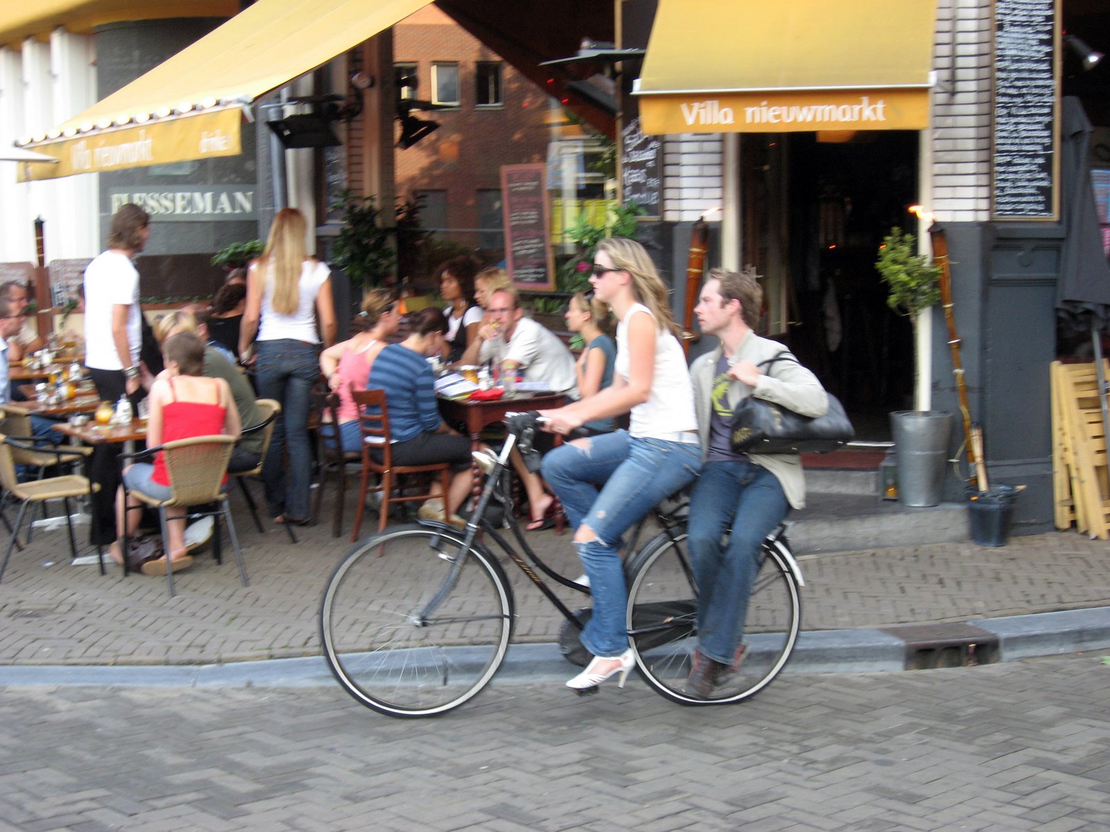 [pp9b_amsterdam_bicycle_many.jpg]