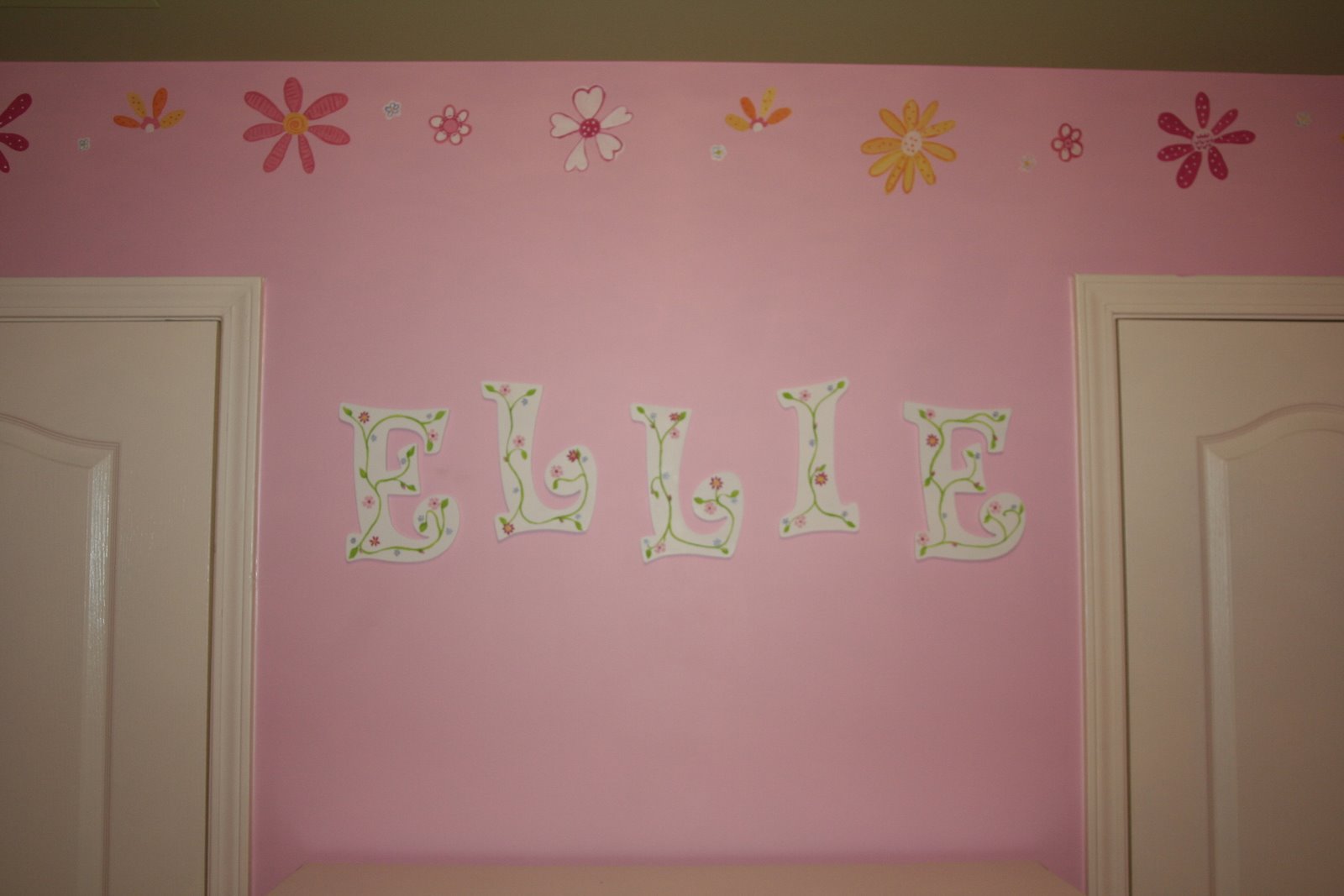 [Ellie's+room+001.JPG]