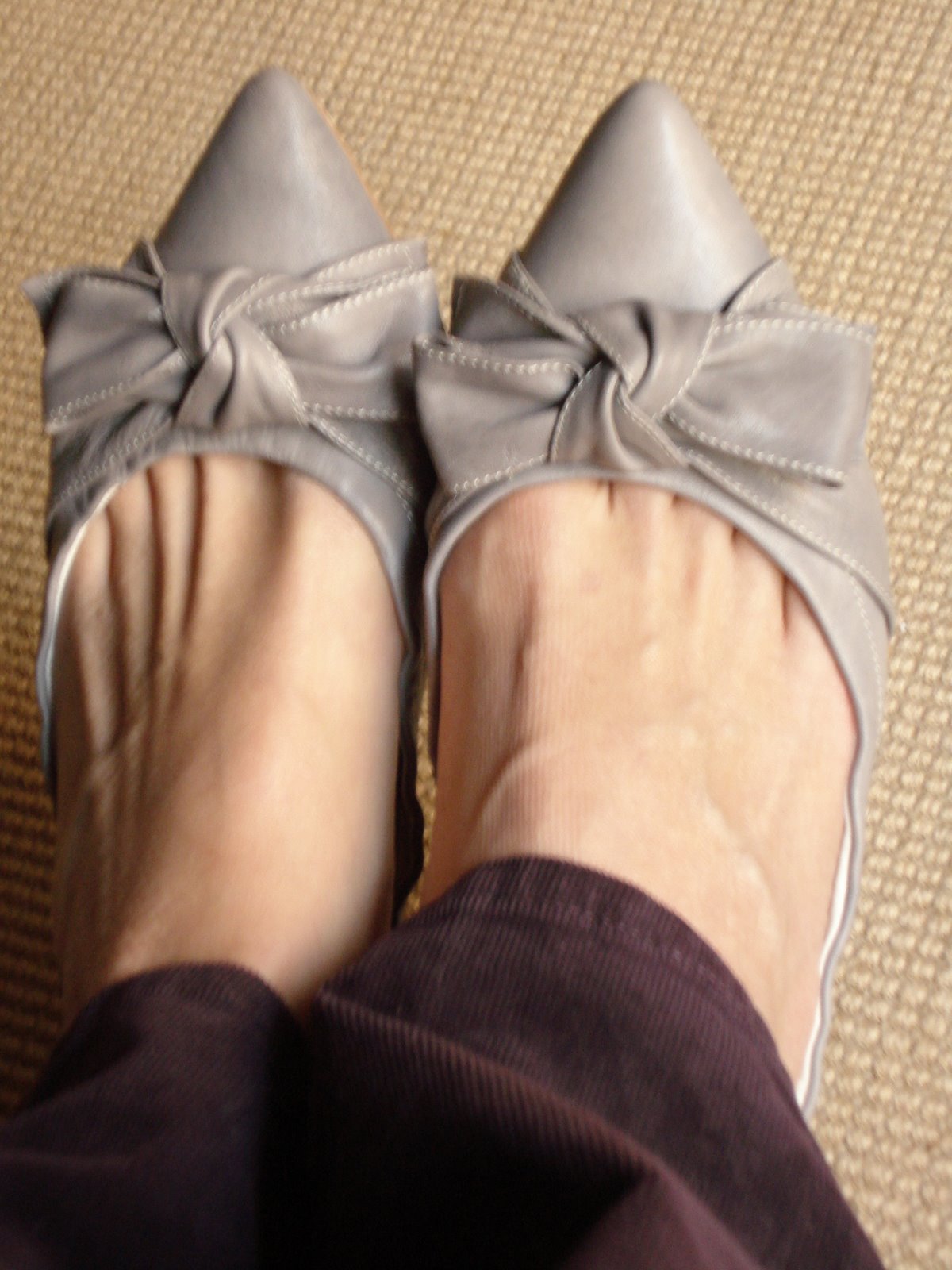 [grey_shoes.JPG]