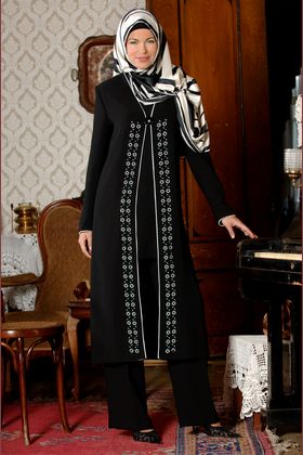 [black+and+white+long+coat+with+embroidery,+striped+hijab.jpg]