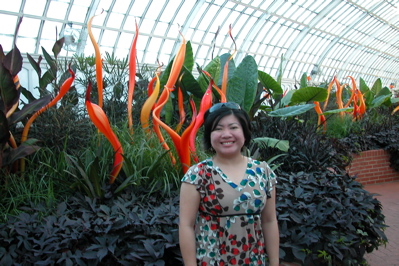 [Nikki+with+Chihuly+Serpents.JPG]