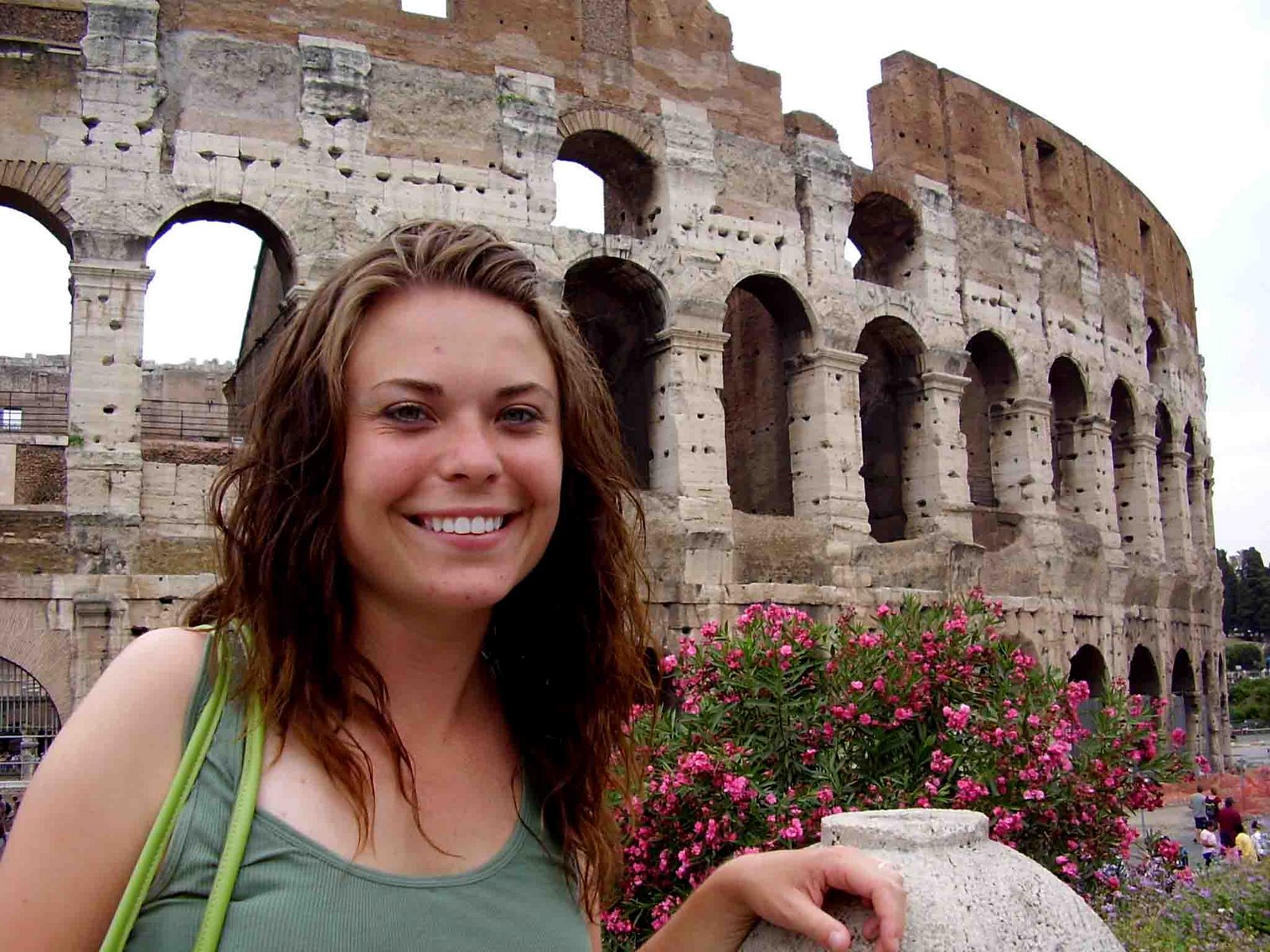 [me+in+front+of+colosseum.jpg]
