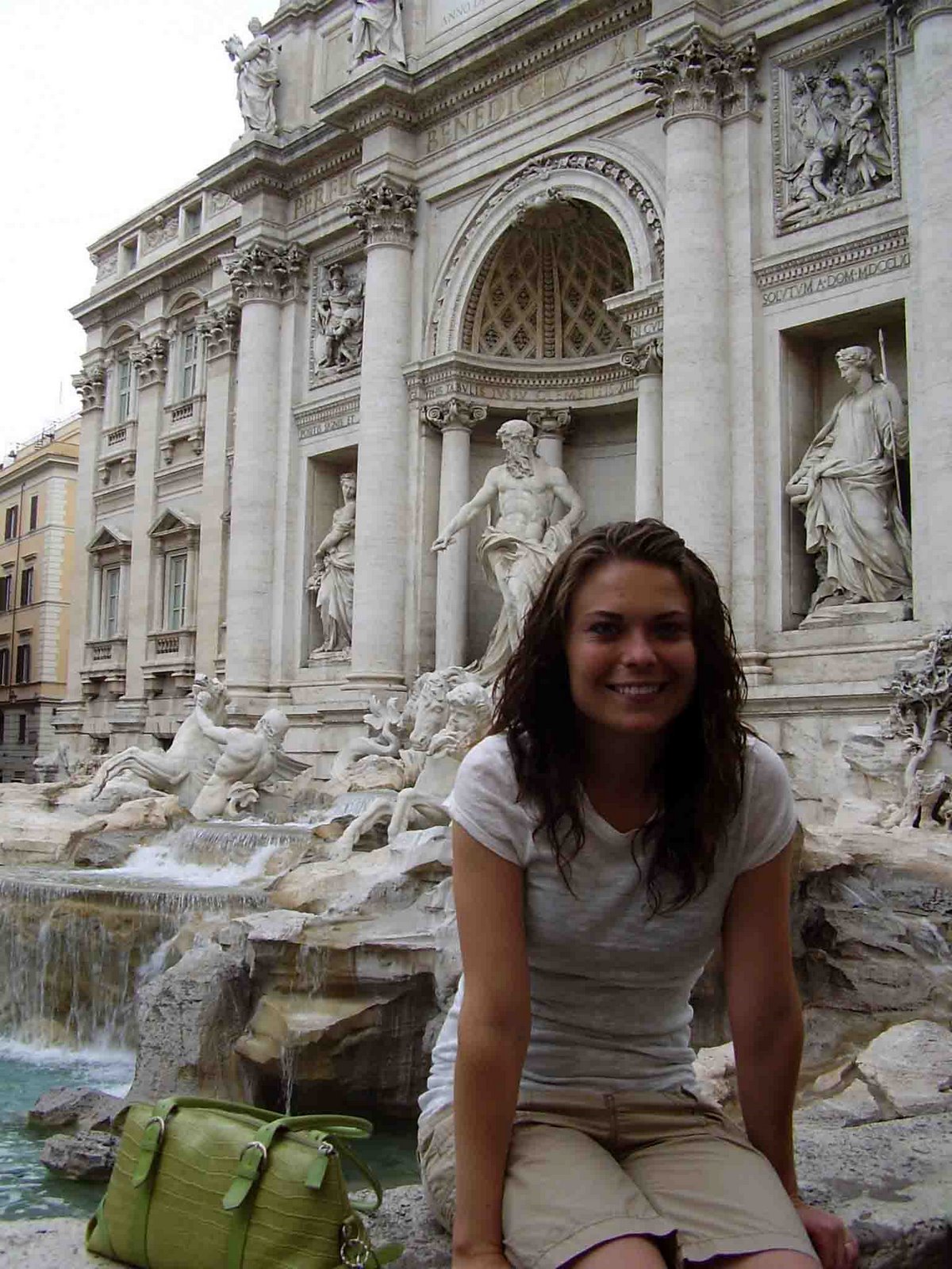 [me+in+front+of+trevi+fountain.jpg]