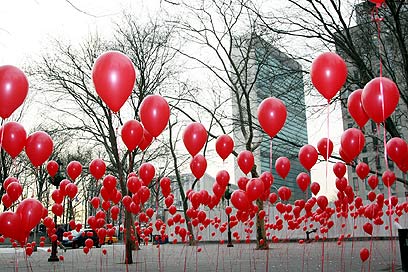 [4,200+Baloons+Released+in+NYC.jpg]