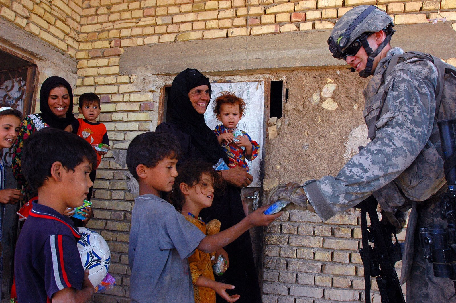 [Happy+Iraqi+Children.jpg]