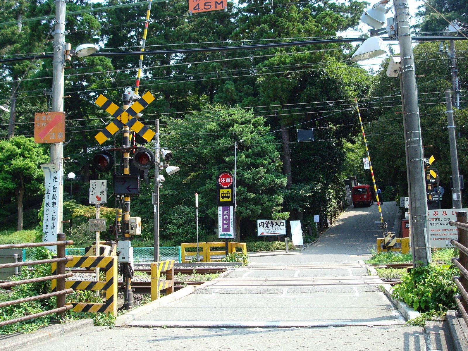 [026+Paso+de+vías+en+Kamakura.JPG]