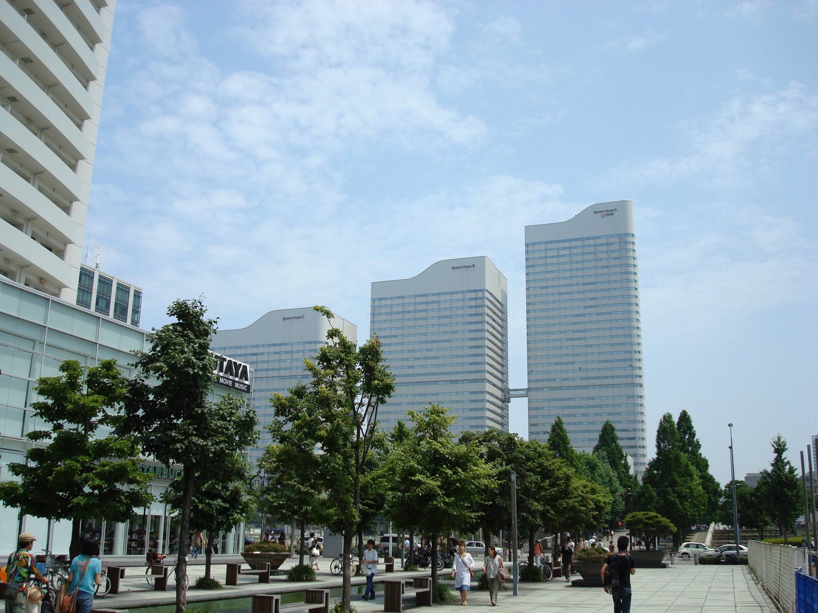 [004++Yokohama+-+Queens+Towers.JPG]