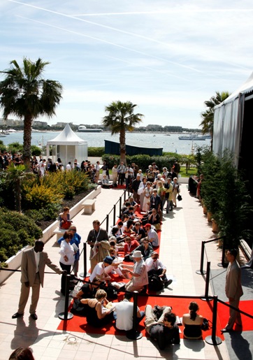 [reporters+waiting+at+cannes.jpg]