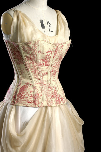 [LuckyOliver-5125518-blog-vintage_couture_dress.jpg]