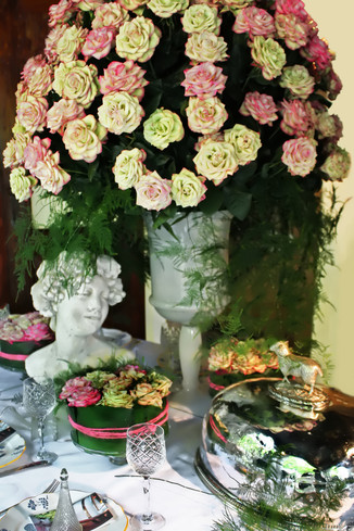 [LuckyOliver-2900304-blog-roses_for_dinner_party.jpg]
