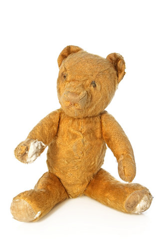 [LuckyOliver-6140922-blog-vintage-teddy-bear-sitting.jpg]