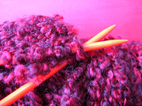 [LuckyOliver-1634403-blog-magenta_wool_and_yellow_knitting_needles.jpg]