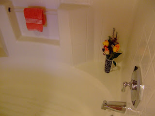 ......bath room Soaking+tub+and+flowers