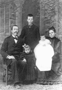 [family-1894-s.gif]