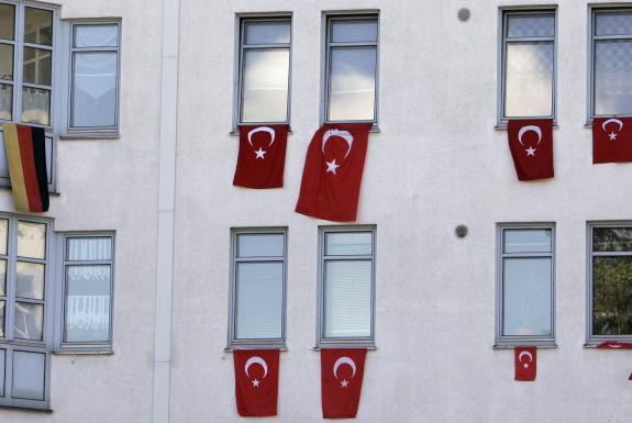 [Banderas+turcas+Berln.jpg]