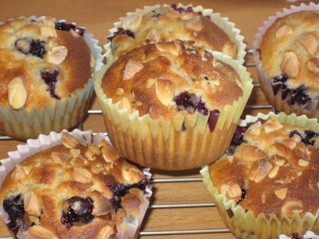 [Blueberry+and+Almondf+Muffins3.JPG]