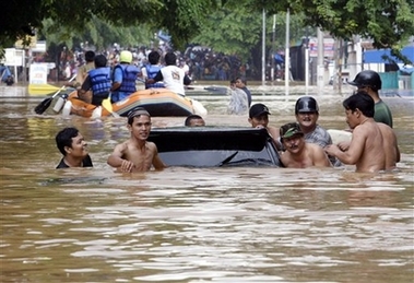 [capt.xai10302030633.indonesia_floods_xai103.jpg]