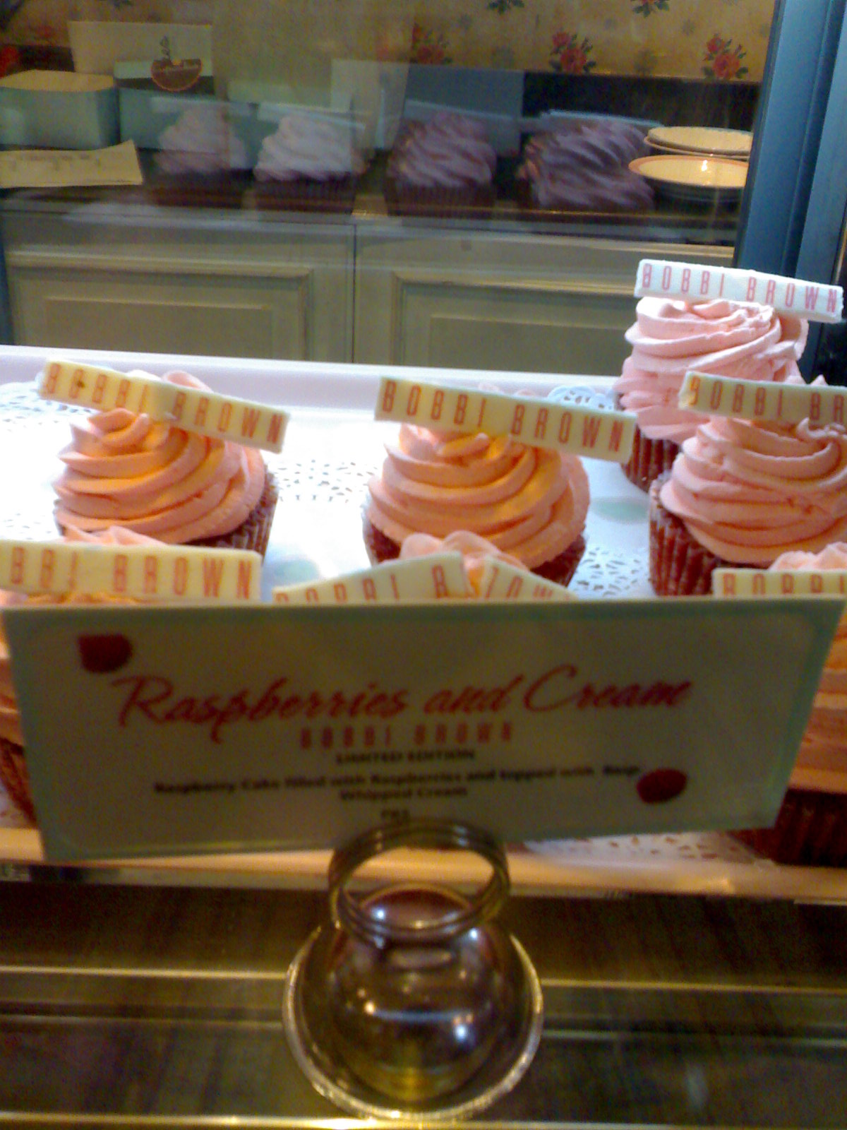 [strawberry+cupcakes.jpg]