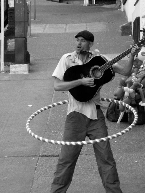 [guitar+hula+hoop+man.jpg]