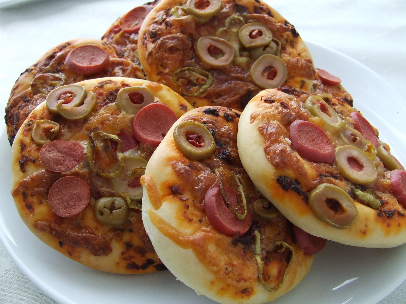 [yesilkivi-mini+pizzalar.JPG]
