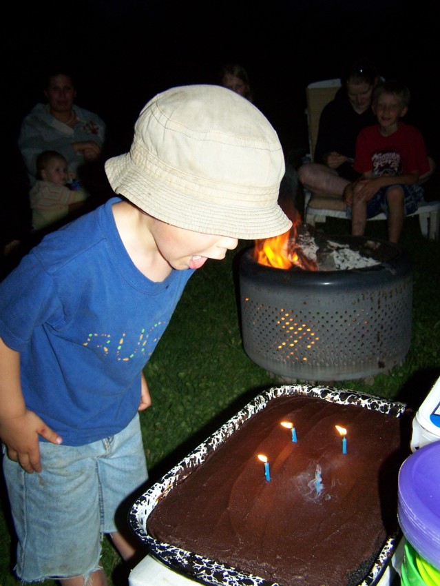 [June+7+-+Michael's+4th+birthday+party+blowing+out+the+candles.jpg]