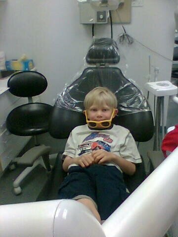 [Ethan+waiting+for+the+dentist.jpg]