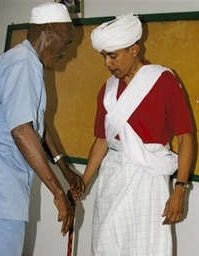[Obama+in+Somali+Drag.jpg]