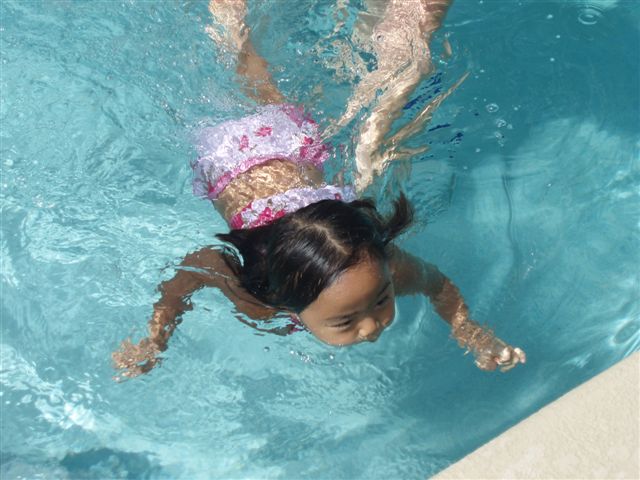 [Swimming+July+2008+002.jpg]
