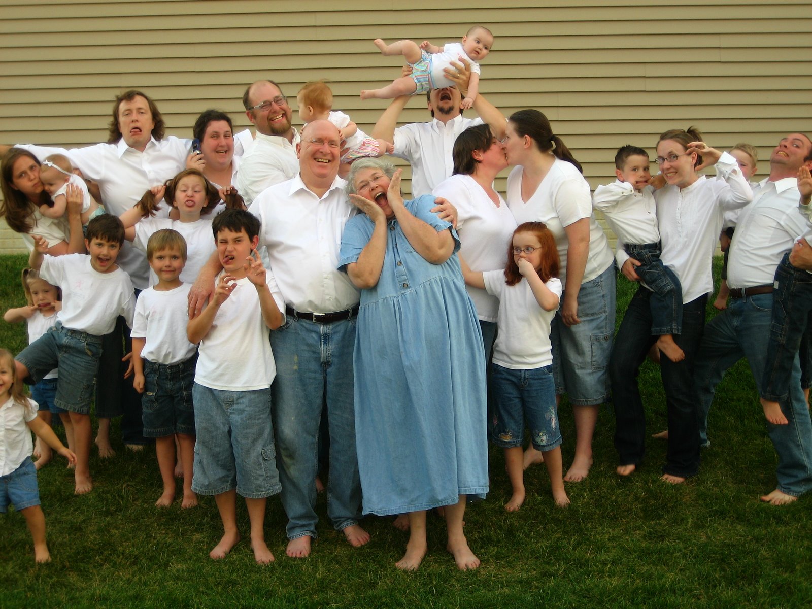 [Family+July+2007+012.jpg]