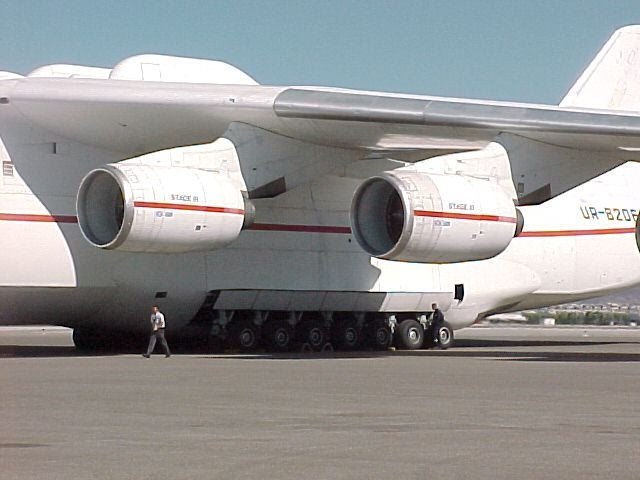 [the+largest+plane+ever+made.jpg]