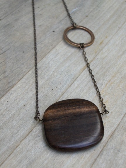 [jewelry+trends+-+go+meagan+-+driftwood+necklace.jpg]