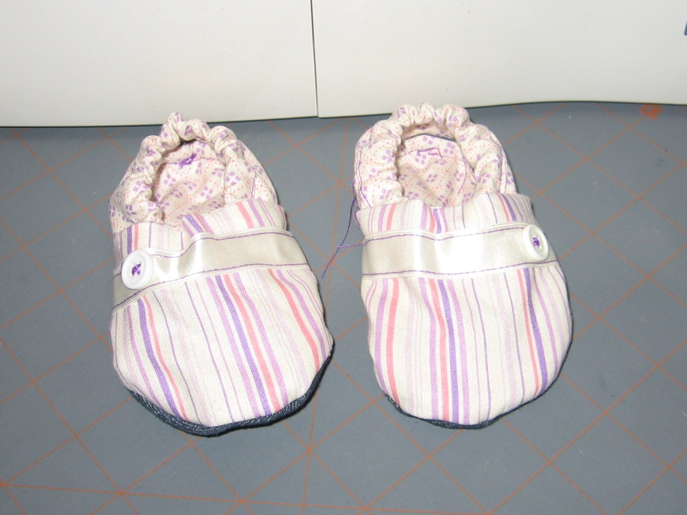 [purple+shoes+001.JPG]