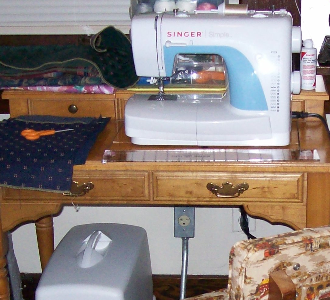 [the+sewing+table!.jpg]