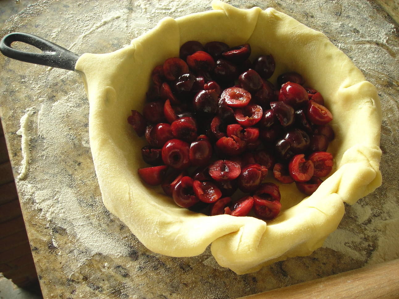 [making+cherry+pie+forno+lenha+2.JPG]
